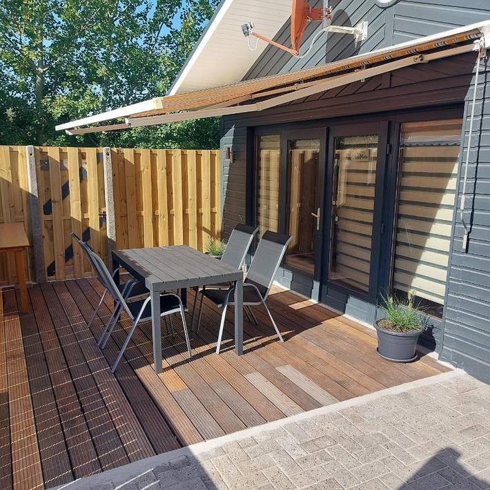 Ferienhaus für 3 Personen, mit Balkon und Terrasse sowie Garten und Ausblick in Halbemond