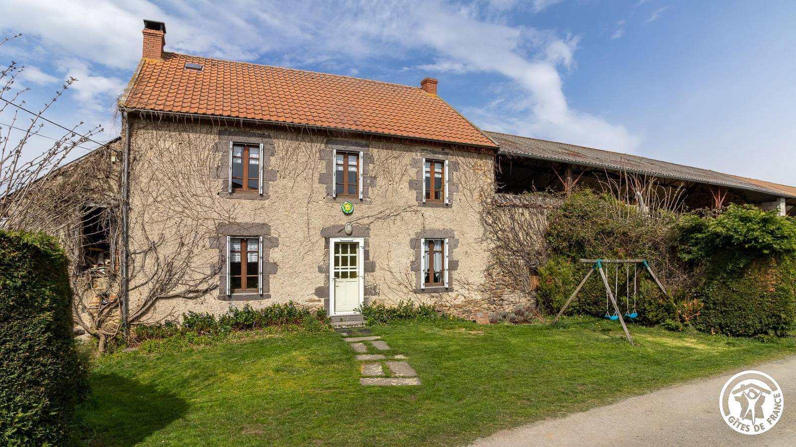 Gîte pour 9 Personnes dans Charbonnières-les-Vieilles, Massif central