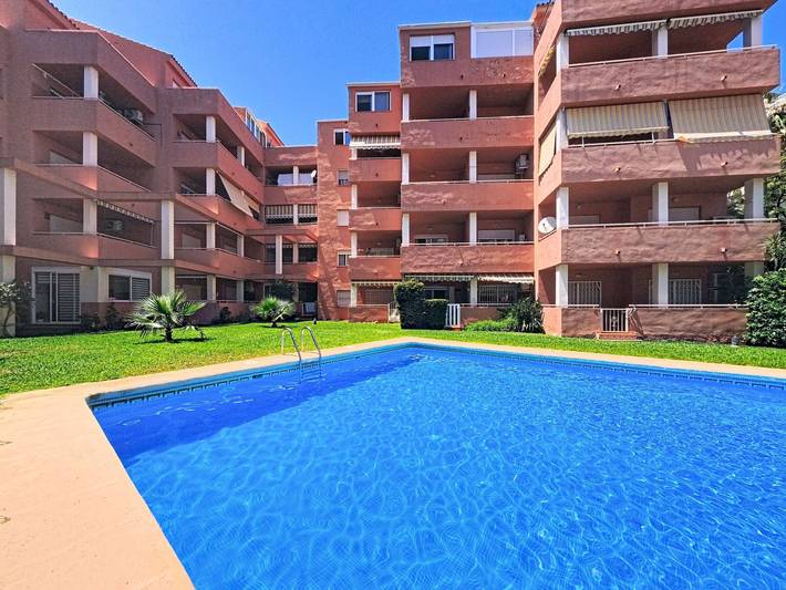 Apartamento de vacaciones para 4 personas, con terraza y piscina además de piscina para niños y jardín - 1