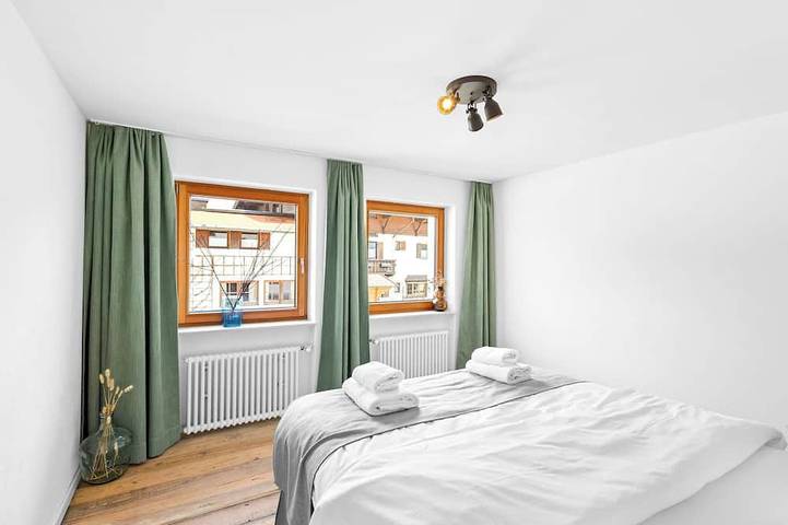 Ganze Wohnung, Deluxe Suite | Pool, Sauna & Bergblick in Reit im Winkl, Bayerische Alpen