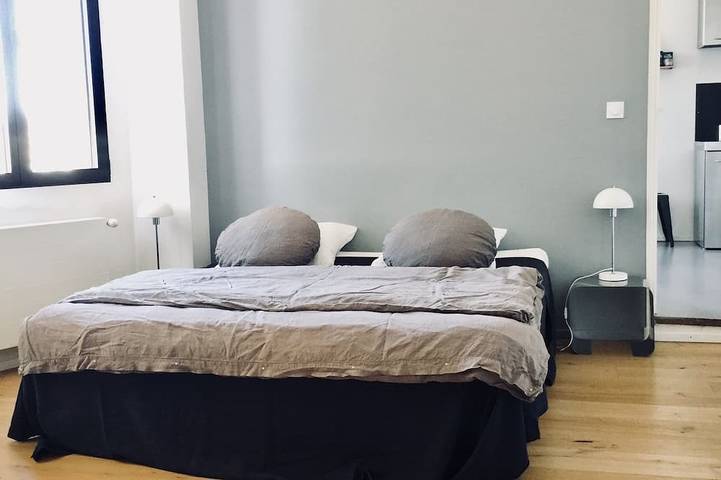 Gîte pour 2 personnes, avec jardin ainsi que piscine et terrasse