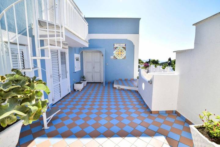 Gîte pour 5 personnes, avec terrasse à Ponza - 2