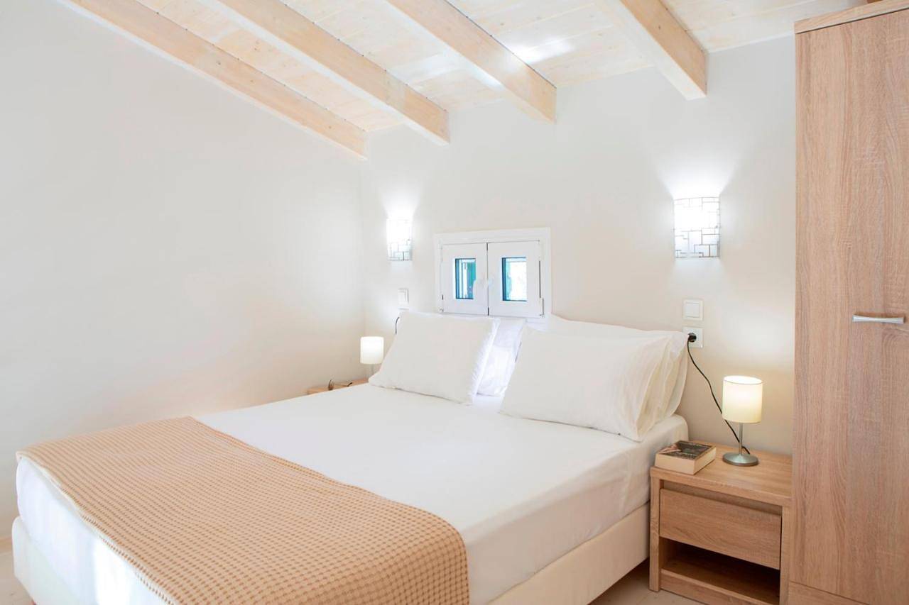Two-Bedroom Villa with Private Pool in Καρυώτες, Ελλάδα