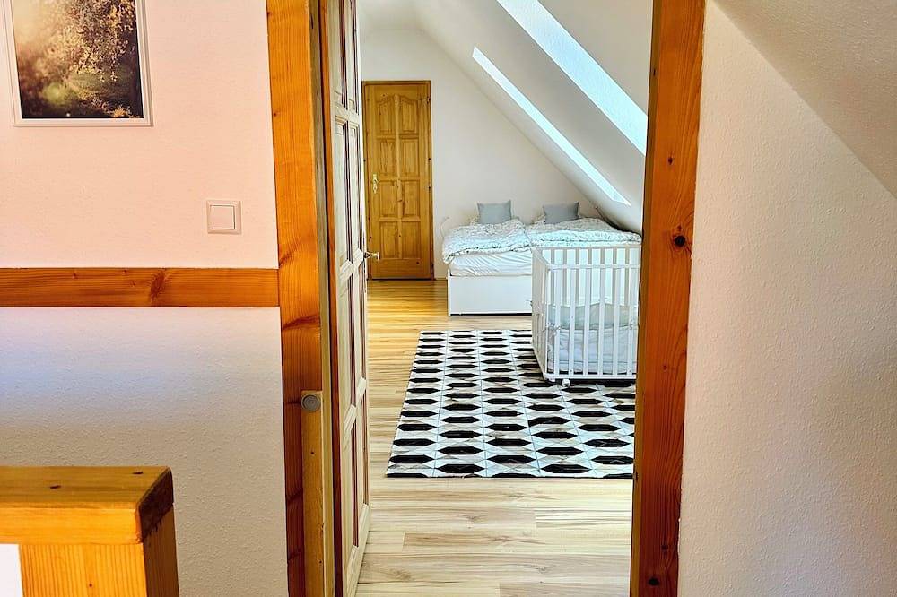 Vacation home with garden paradise.Family & nature-oriented living.Dogs welcome! in Lókút, Zirci kistérség