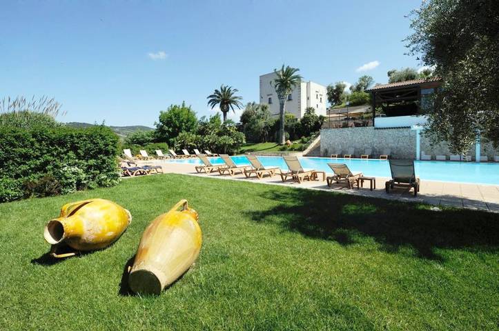Agriturismo per 4 persone, con piscina e giardino nonché panorama in Gargano