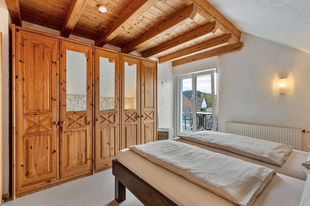 Ganze Wohnung, Ferienwohnung mit Blick auf Heilsberg,mit Balkon und Wi-Fi in Hilzingen, Hegau