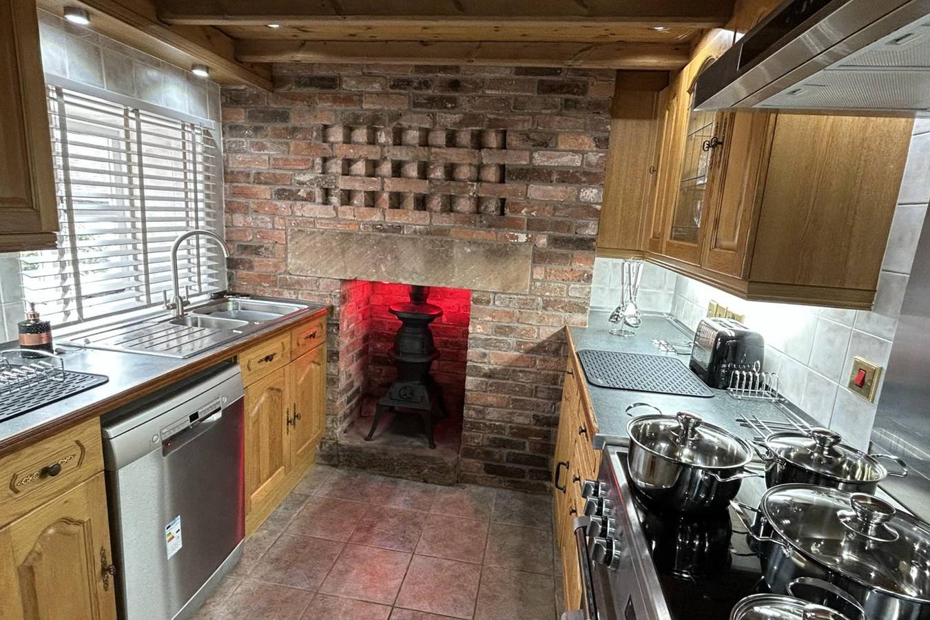 Farmhouse-Sleeps 5-Near Alton Towers/Peak Dist in Alton Towers, Staffordshire