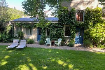 Gîte pour 2 personnes, avec piscine et jardin dans Lucenay-l'Évêque
