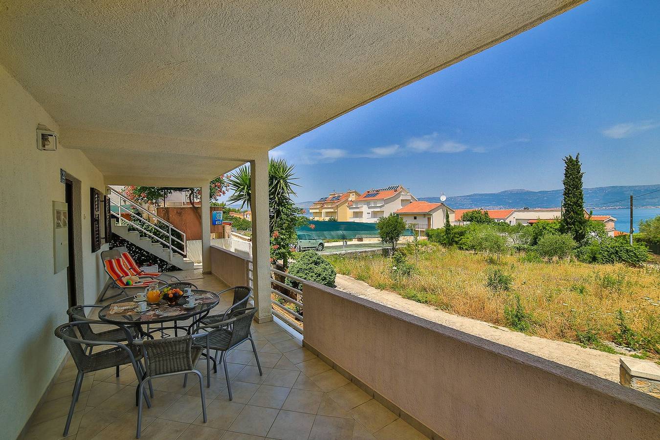 Ferienhaus mit fünf Schlafzimmern nur wenige Schritte vom Strand entfernt in Slatine, Ciovo