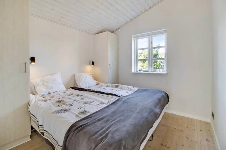 Pet friendly home in Grenaa with WiFi in Grenå Strand, Grenaa