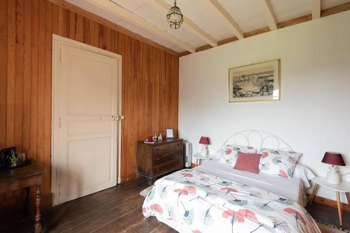 Location de vacances pour 2 personnes, avec vue et jardin ainsi que terrasse et piscine dans Saint-Gervais (Gironde) - 3