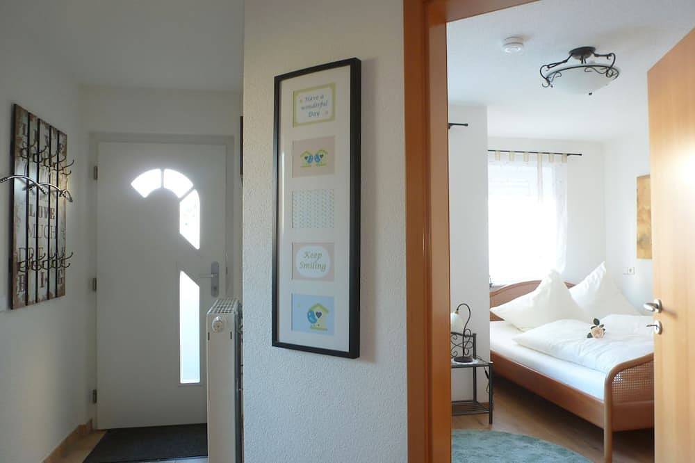 Ganze Wohnung, Ferienwohnung Vogelnest, 50qm mit Garten, 1 Schlafzimmer für max. 2 Personen in Teningen, Südschwarzwald