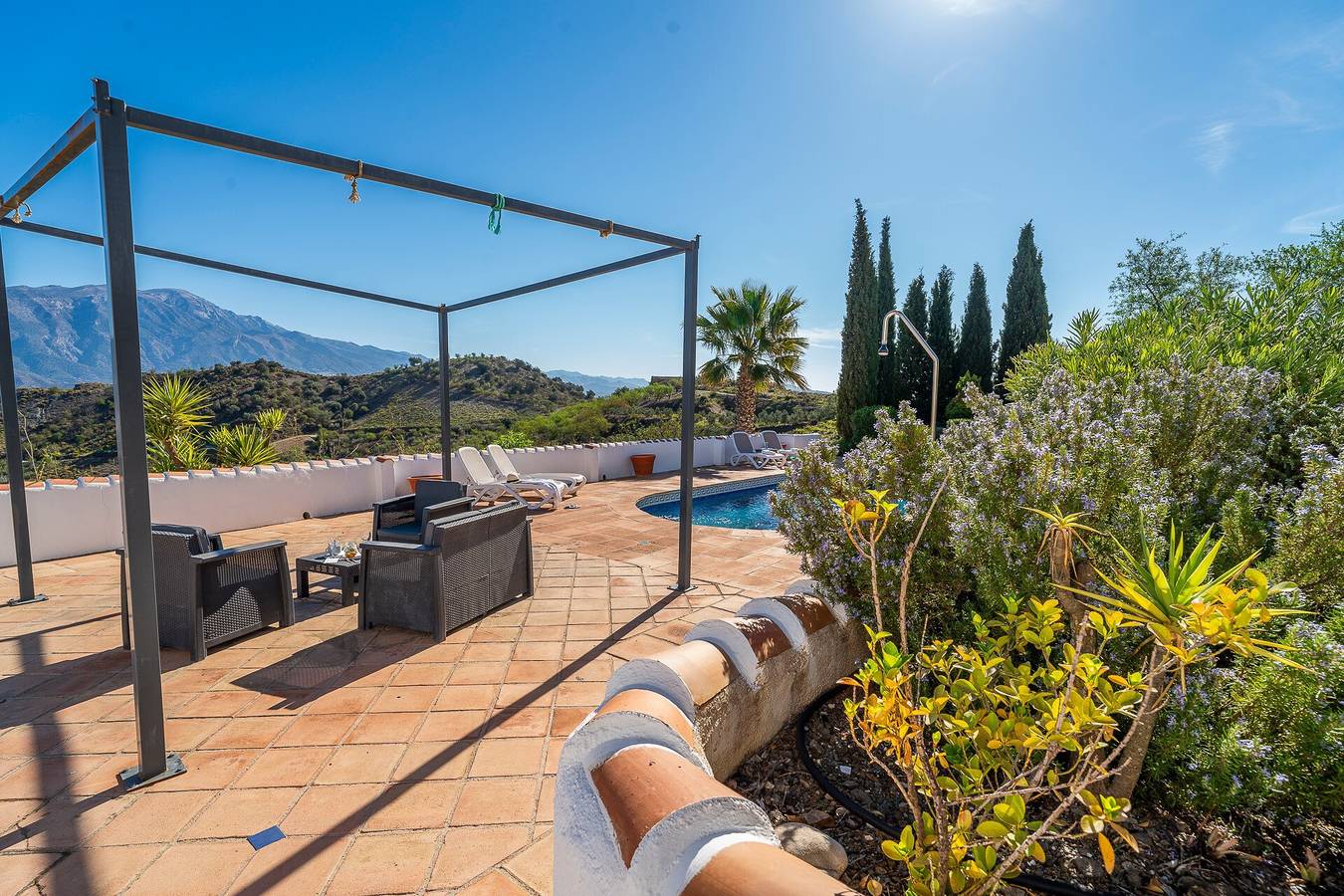 Villa "Bravo spectacular views" con vistas al lago y a la montaña, piscina, jardín y Wi-Fi in Viñuela, Provincia de Málaga
