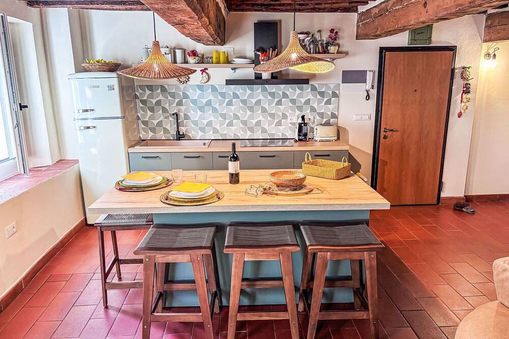 Apartamento entero, Precioso apartamento para 2 personas con A/C, Wifi y Tv in Campiglia Marittima, Costa Etrusca