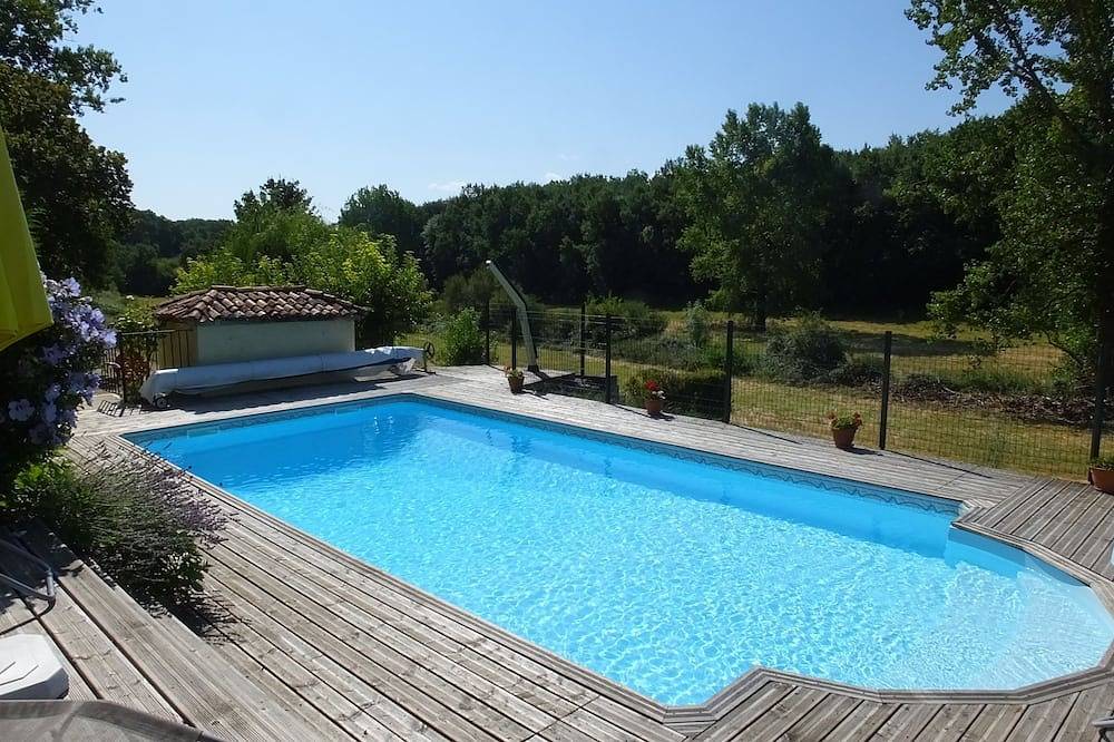5 Bedroom countryside gite with heated  pool close to Chalais, terraces & garden in Chalais, Charente