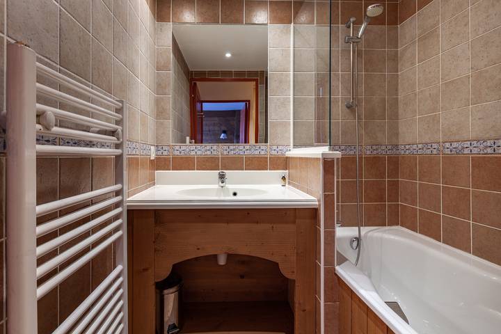 Ganze Wohnung, Ferienwohnung für 4 Personen mit Pool in Le Corbier, Villarembert
