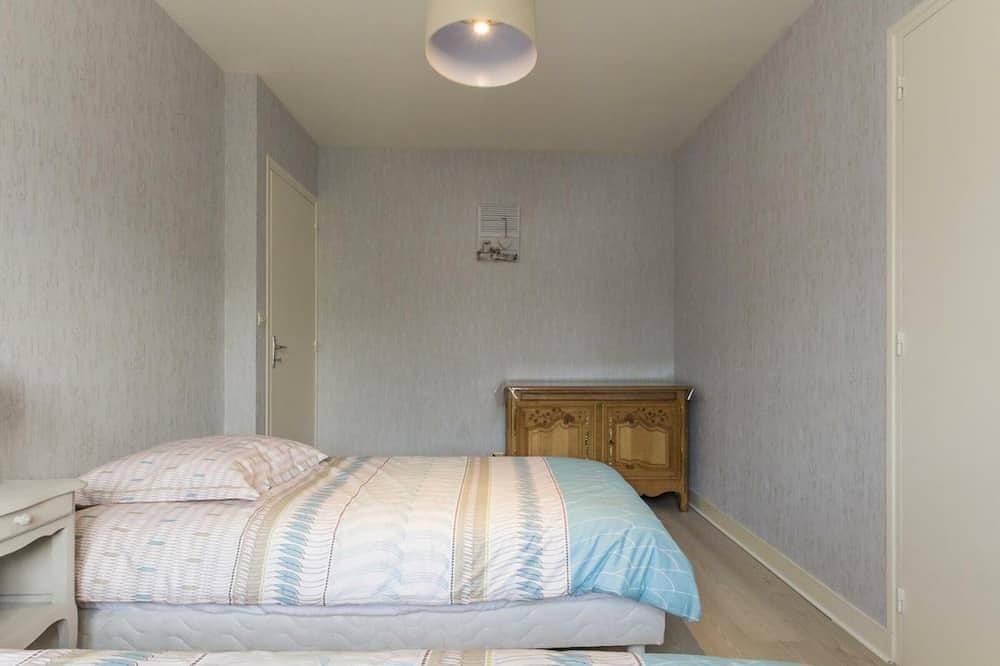 Charming single-story house near beaches with private garden in Saint-Pair-sur-Mer, Côte de la Déroute