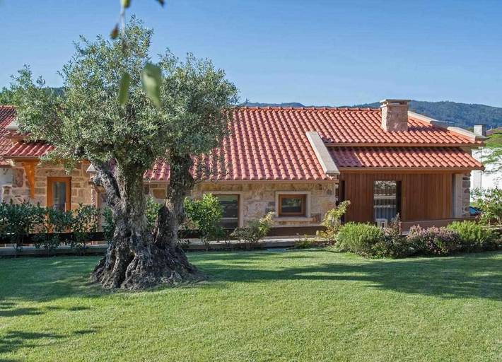 Casa rural para 8 personas, con piscina y jardín en Melgaço