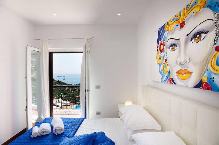 La Casa del Saraceno è un Villa immersa nel verde con piscina vista mare in Termini Napoli, Massa Lubrense