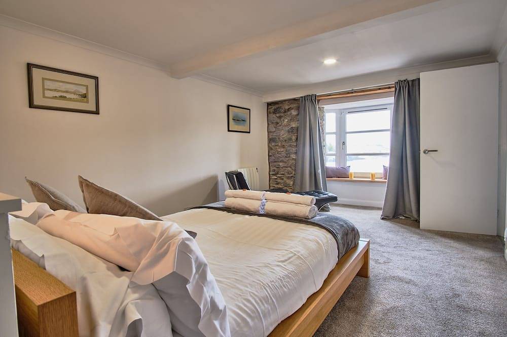 Ganze Wohnung, Wunderschön präsentierte und sehr geräumige Wohnung mit einem Schlafzimmer im Herzen von Oban in Oban, Loch Linnhe
