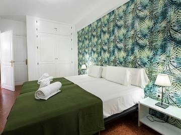 Holiday Apartment for 6 People in Torremolinos Centre, Torremolinos, Photo 2