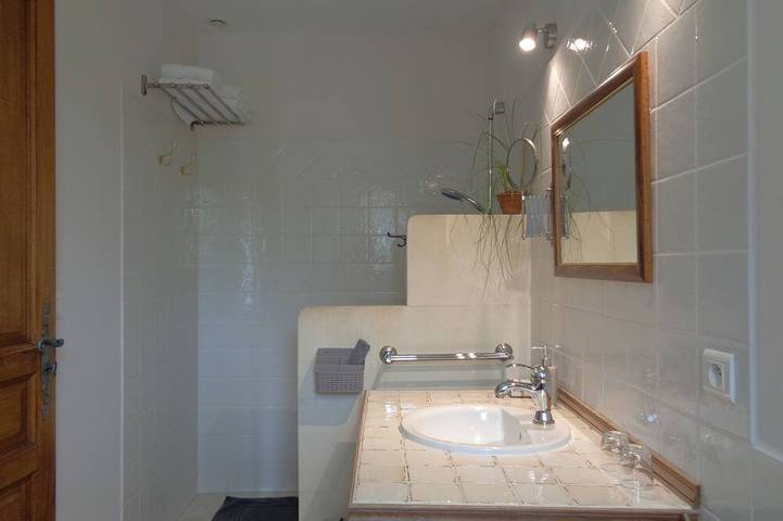 Chambre d’hôte pour 2 personnes, avec jardin à Lacoste - 2