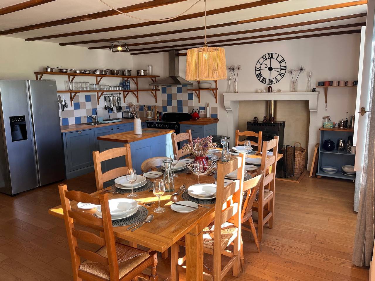 Maison de vacances 11 personnes, piscine » avec piscine chauffée, terrasse et Wi-Fi in Nanteuil-en-Vallée, Charente