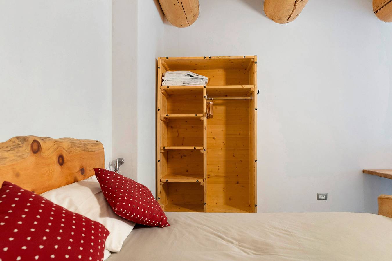Room 'Cazzuffi Rododendro' with Mountain View, Private Terrace and Wi-Fi in Peio, Stilfser Joch National Park