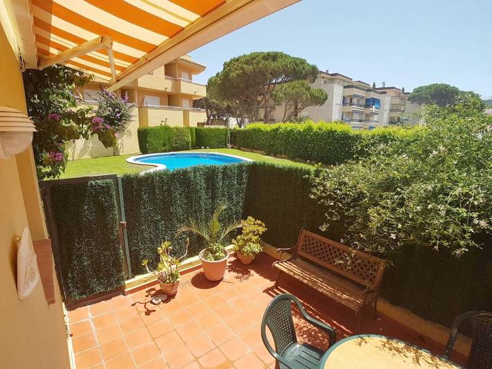 Apartamento para 6 personas, con vistas además de jardín y piscina, Se admiten mascotas en Cala Montgo