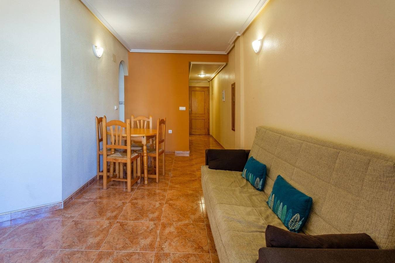 Entire apartment, Beautiful Apartment with Pool, A/C & Balcony in Torrevieja Centre, Torrevieja