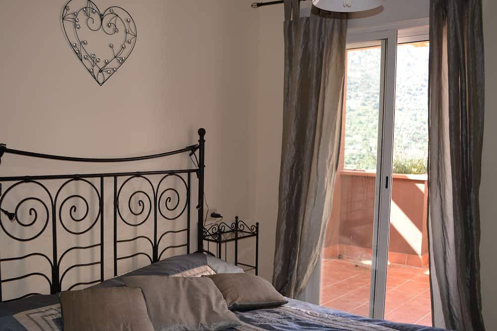 Entire apartment, Stunning  uninterrupted lake views -Ideal for Granada/Ski. Free wifi and parking in Surroundings of Sierra Nevada, Güejar Sierra
