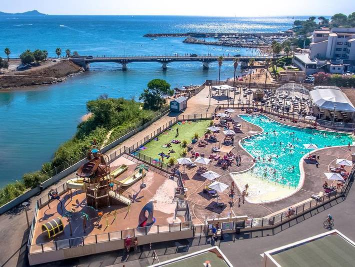 Camping pour 5 personnes à Fréjus
