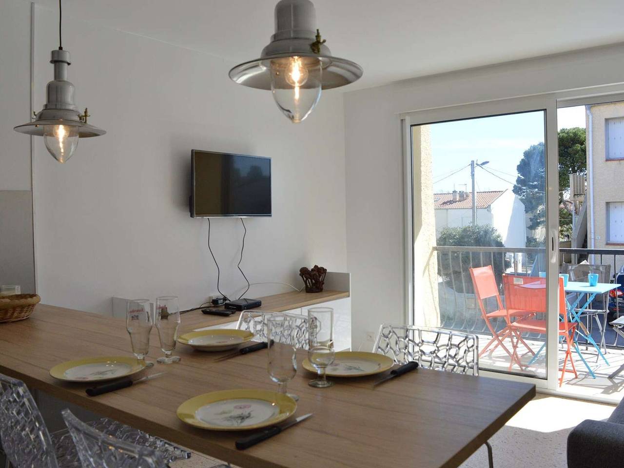 Appartement entier, Appartement rénové, climatisé à 200m de la plage avec balcon et parking privé in Saint Pierre la Mer, Fleury