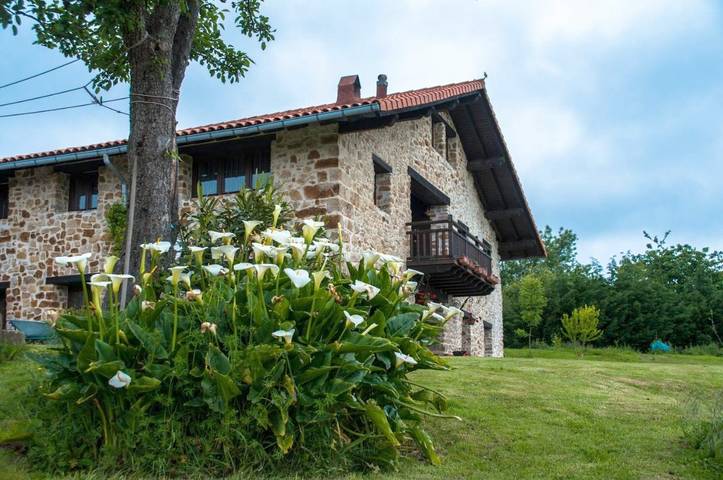 Gîte pour 2 personnes, avec Terrasse ainsi que Jardin et Vue à Busturia