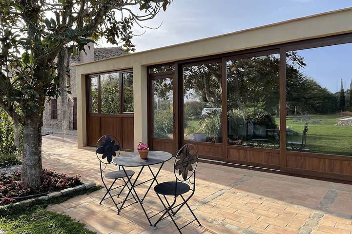 Location de vacances pour 2 personnes, avec Terrasse ainsi que Jardin et Piscine à Vall-llobrega