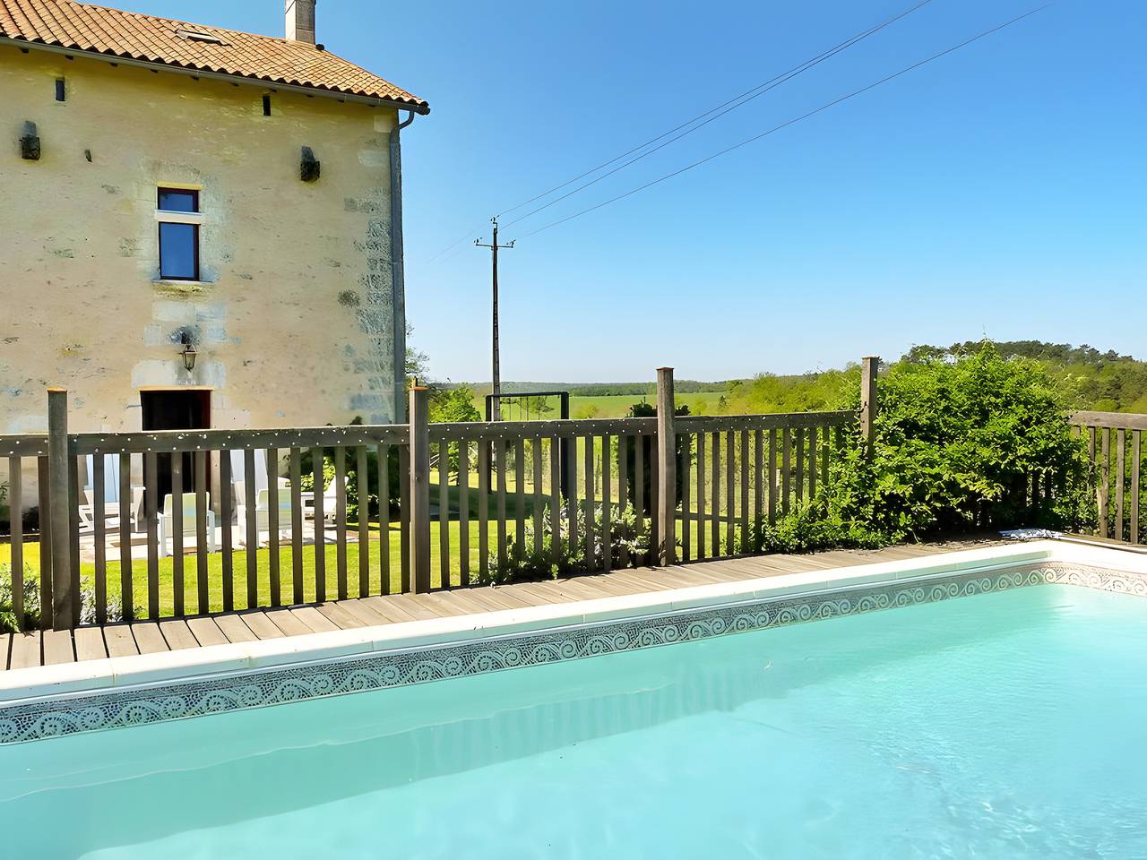 Les Abeilles – Casa de vacaciones con piscina privada en el corazón del Périgord Vert in La Chapelle-Faucher, Périgord Vert