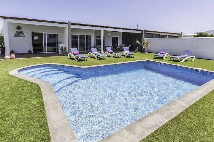Villa for 12 people, with terrace and garden - 1