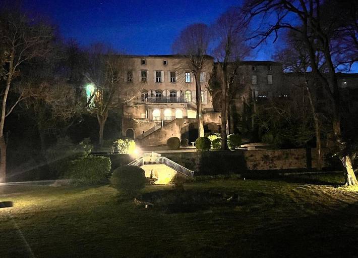 Cottage pour 2 personnes, avec piscine ainsi que jardin et vue à Villespy