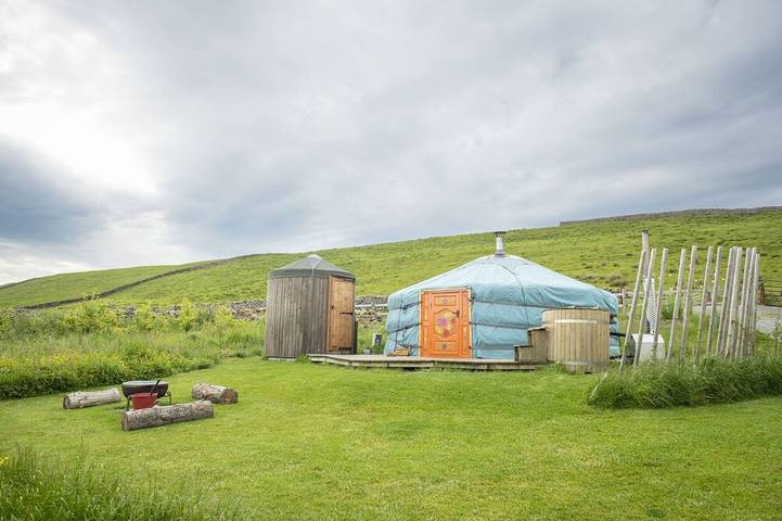 Glamping for 4 people, with hot tub, with pets in Yorkshire Dales National Park