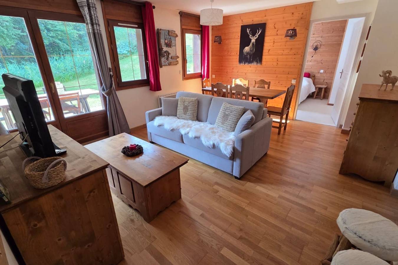 Apartamento entero, Ski-in/ski-out flat with terrace and pool in Flumet, Albertville region