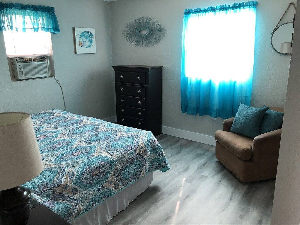 Charming 2Br/1Ba Cabin at Lakeside Resort in Lake Pierce, Zentral Florida