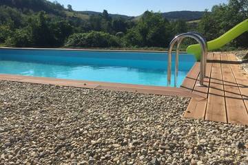 Gîte pour 4 personnes, avec piscine et jardin à Polignac