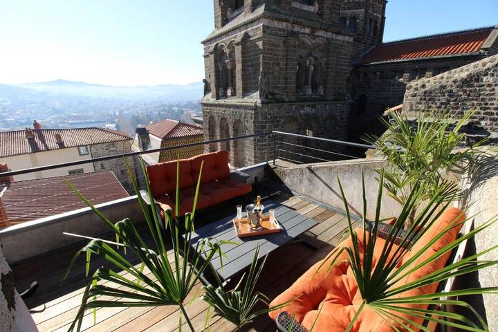 Chambre d’hôte pour 4 personnes, avec Terrasse ainsi que Jacuzzi et Vue à Le Puy-en-Velay