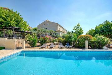 Hôtel pour 2 personnes, avec piscine et jardin à Joucas