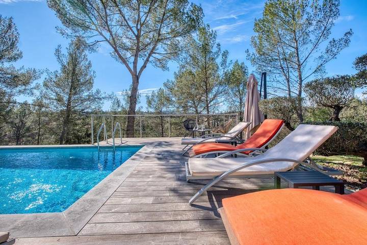 Location de vacances pour 6 personnes, avec vue ainsi que jardin et piscine à Bras - 2