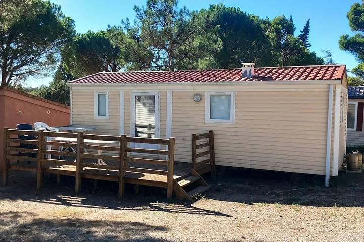 Mobil home pour 4 personnes, avec jardin ainsi que sauna et piscine, animaux acceptés