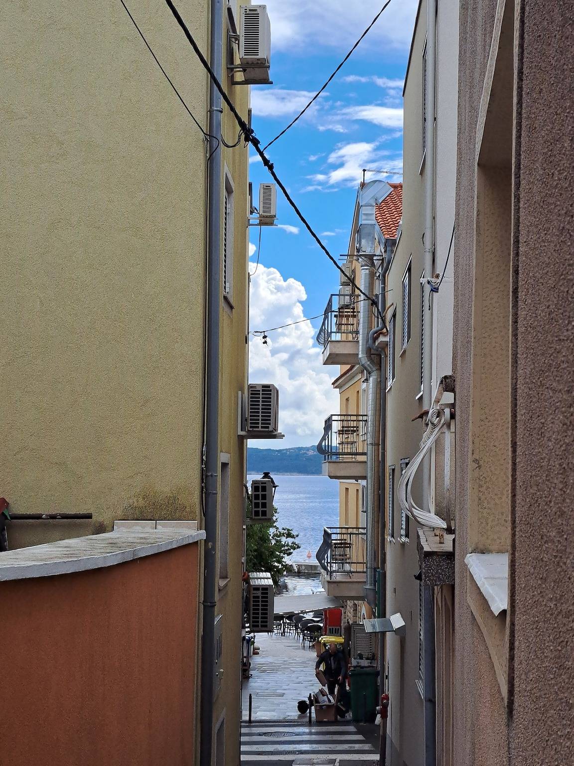 Ganze Wohnung, 1-Zimmer-Ferienwohnung mit Balkon und Meerblick Selce, Crikvenica A-22935-a in Selce, Primorje-Gorski Kotar
