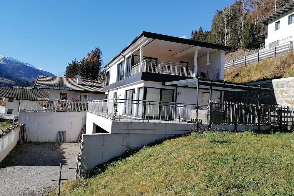 Urlaub im neu errichteten Ferienhaus Lurger mit Jacuzzi - Strassen-Osttirol in Villgratner Berge, Strassen im Hochpustertal