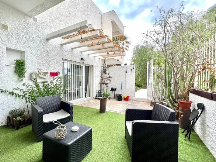 Apartahotel para 2 personas, con jardín además de terraza y piscina en Tenerife