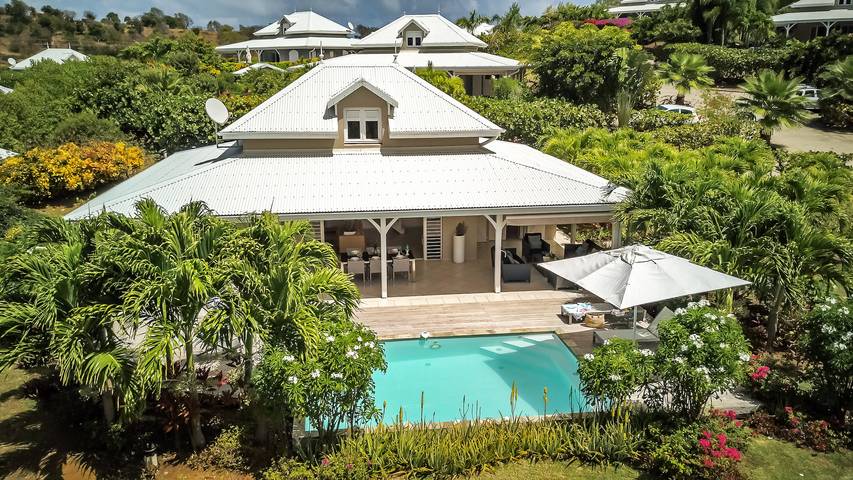 Vacation rental for 8 people, with terrace and yard in the Caribbean